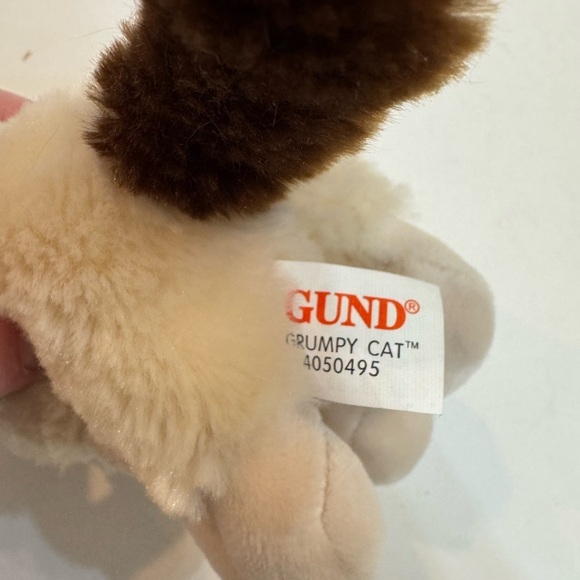 Small Gund Grumpy Cat Valentine’s Plush 6” Stuffed Animal - Picture 6 of 6